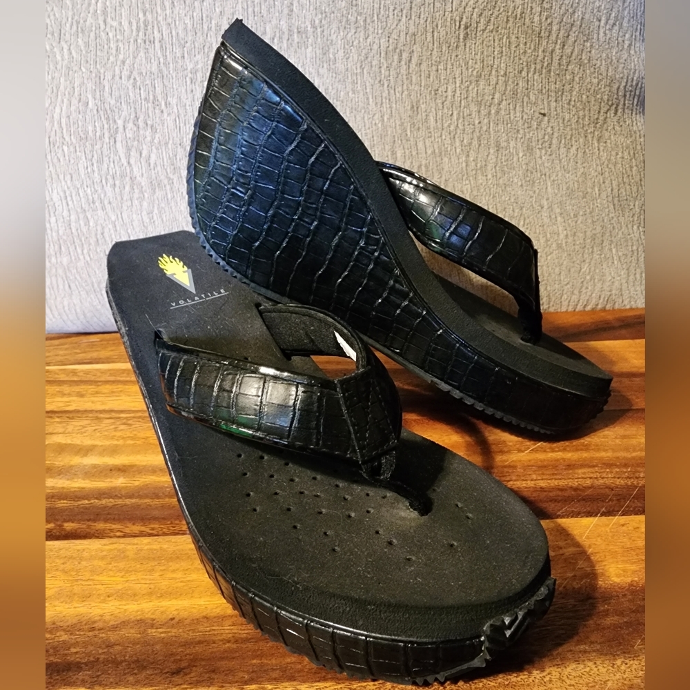 Volatile Women's Size 8M Wedge Sandal